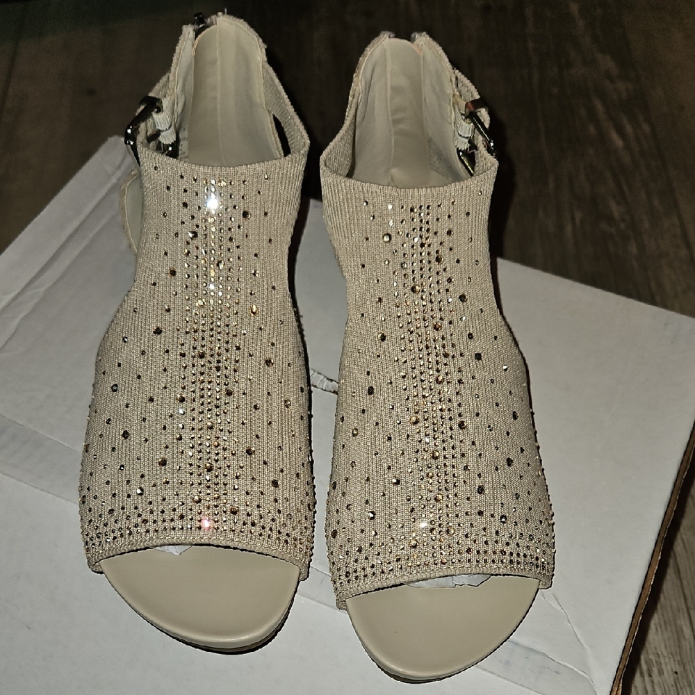 Kenneth Cole Reaction Glittering Beige Heels